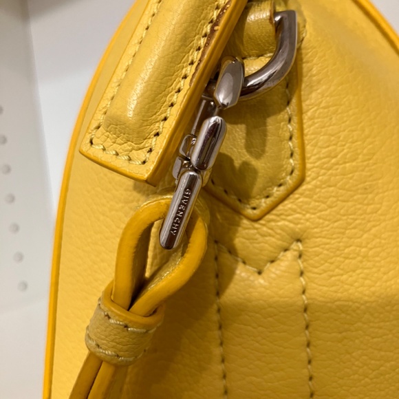 Authentic Givenchy Antigona - Picture 8 of 15